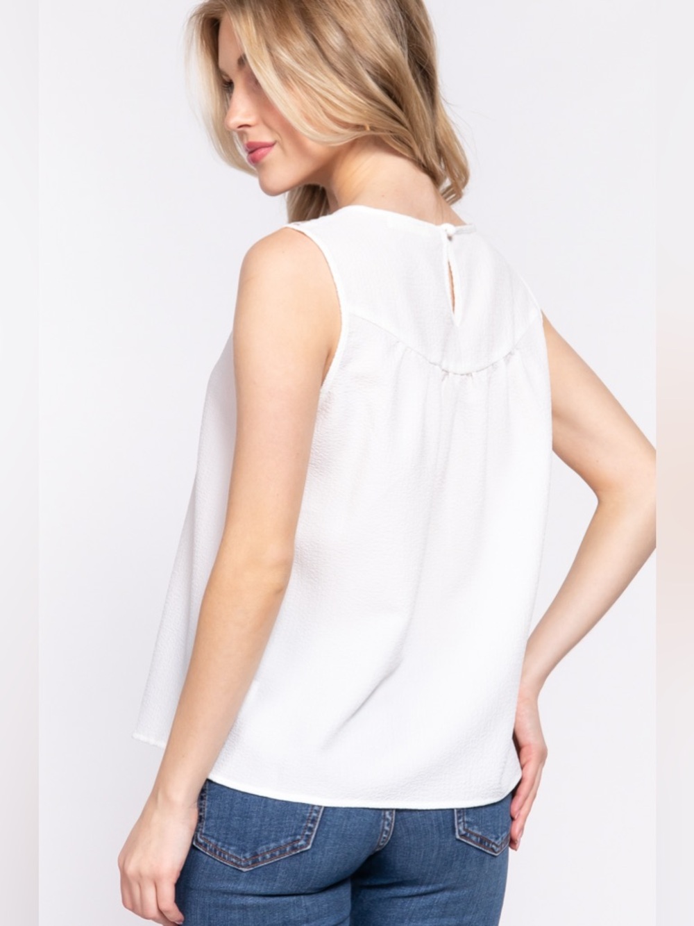 ACTIVE BASIC Round Neck Lace Patch Texture Tank - Picture 4 of 4